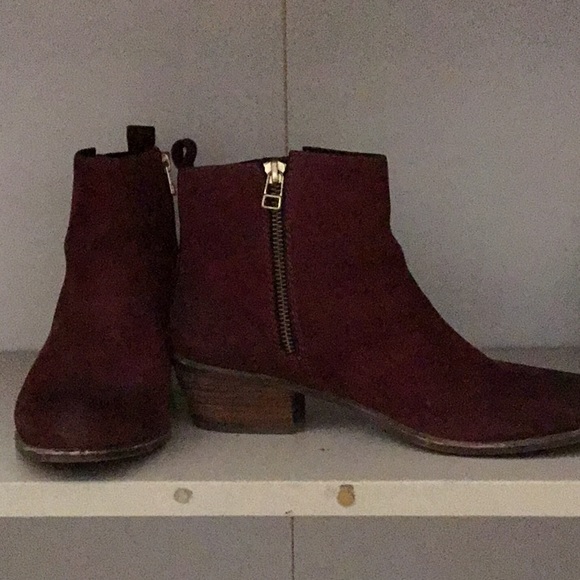 Beautiful suede booties. - Picture 6 of 6